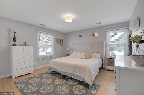 4258 Dunrovin Ln, Saint Paul MN 55123-1725 exterior