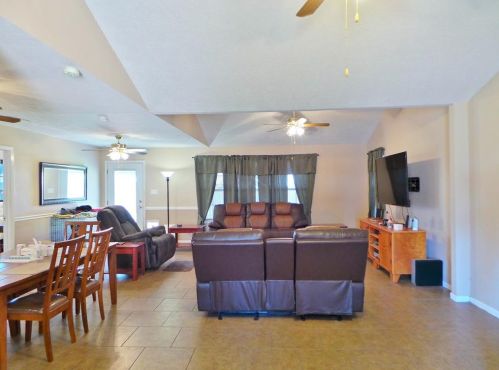 1102 Forest Glen Ct, Bryan, TX 77803-5182