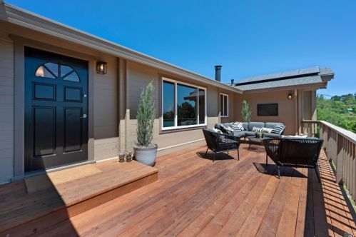1410 Darby Rd, Sebastopol, CA 95472-9404