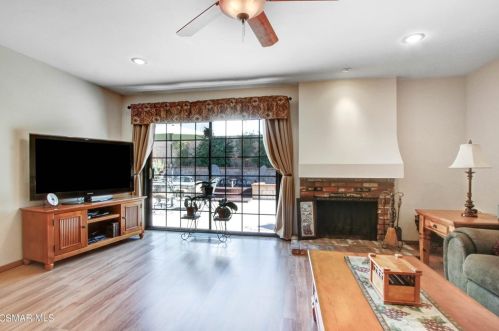 2548 Hawk St, Simi Valley CA 93065-2365 exterior