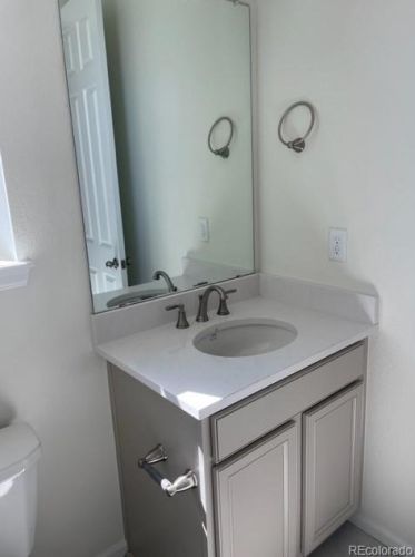 27404 Roxbury Pl, Denver CO  80016 exterior