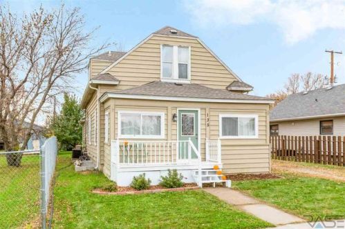 135 2nd St, Tea, SD 57064-2205