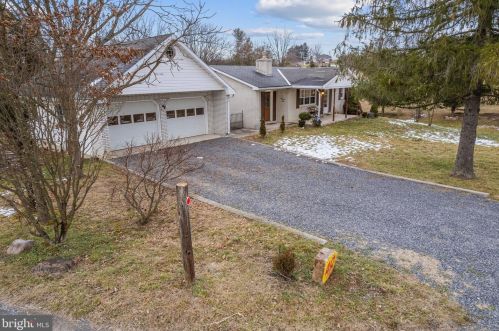 48 Calvin Unger Ln, Berkeley Springs WV 25411-5181 exterior