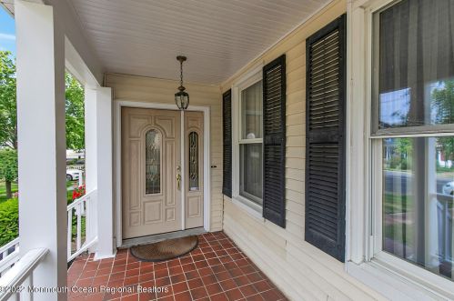 6 Mclaren St, Tinton Falls NJ  07701-2408 exterior