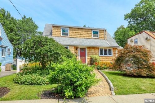 84 Franklin Ave, Fairview, NJ 07022-1038