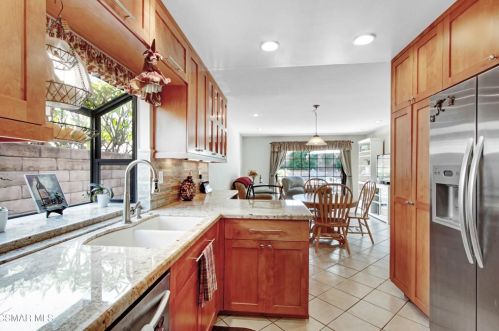 2548 Hawk St, Simi Valley CA 93065-2365 exterior