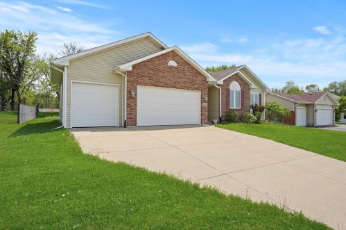 5086 Grand Cape Rd, Rockford, IL 61109-3831