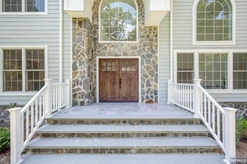 52 Ware Rd, Upper Saddle River, NJ 07458-1920