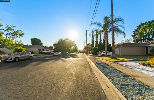 2342 Panoramic Dr, Concord CA  94520-1319 exterior