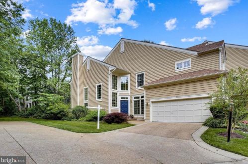11407 Hollow Timber Ct, Herndon, VA 20194-1980