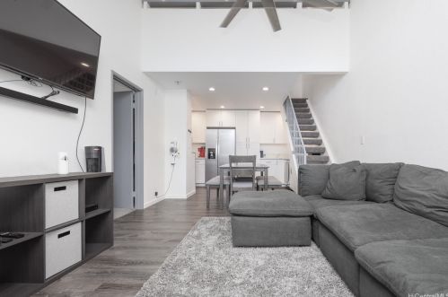 350 Mananai Pl, Honolulu, HI 96818-5363