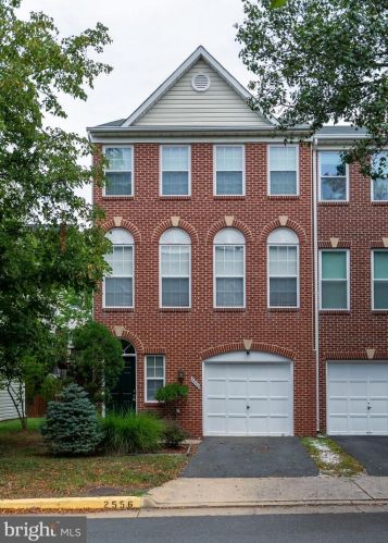 2556 James Madison Cir, Herndon, VA 20171-4321