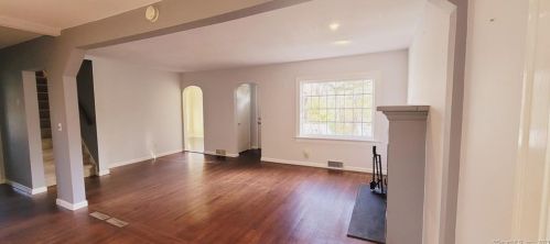 2101 Plank Rd, Cheshire CT  06410-1305 exterior