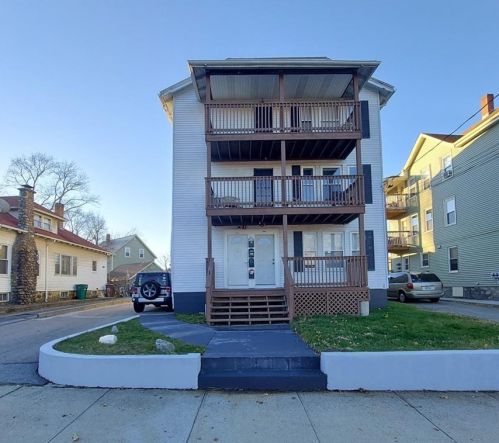 543 Providence St, Woonsocket RI  02895-6255 exterior