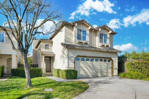 8748 White Cedar Ln, Elk Grove, CA 95758-6825