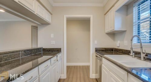 2 Finch Dr, Atlanta GA  30315-6502 exterior