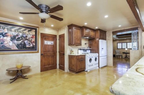 10024 Dunbar Ln, El Cajon, CA 92021-2626