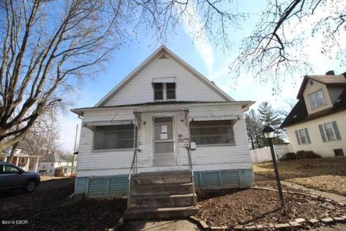 430 7th St, Pittsburg, IL 62471-2232