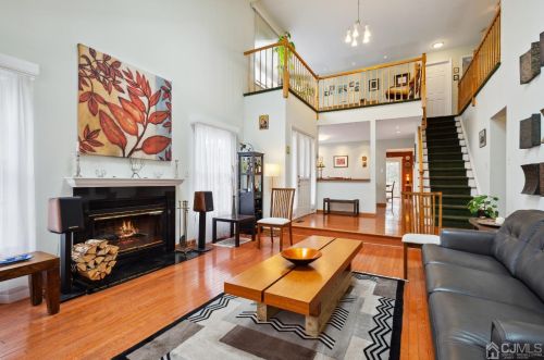 62 Springwood Ct, Princeton NJ  08540-9404 exterior