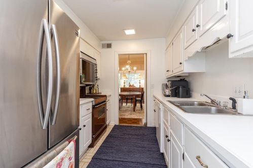 31 Mooregate Sq, Atlanta GA  30327-1539 exterior