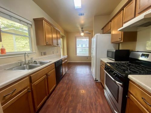 304 Sampson, Uhland TX  78640-4311 exterior