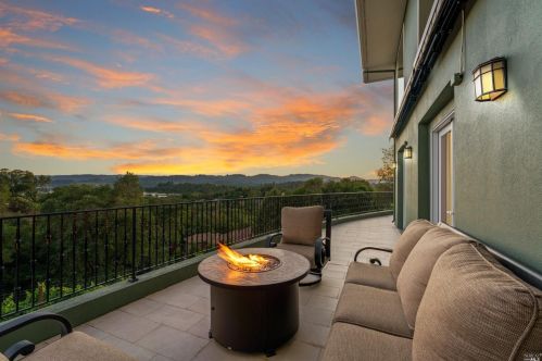260 Clear Ridge Dr, Healdsburg, CA 95448-7057
