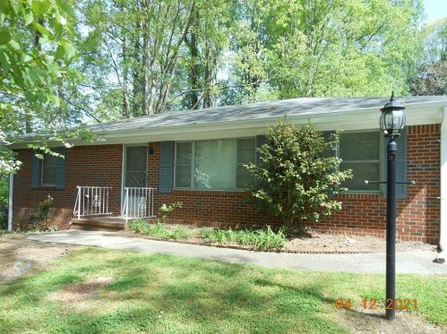 4015 Creel Dr, Lithia Springs, GA 30122-1256