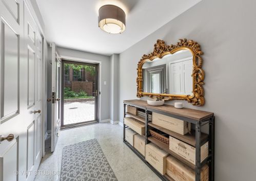 1308 Sutton Pl, Chicago, IL 60610-2008