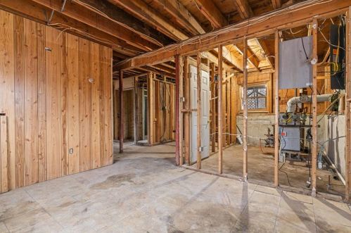 8 Clay St, Hopkinton RI  02804-1602 exterior