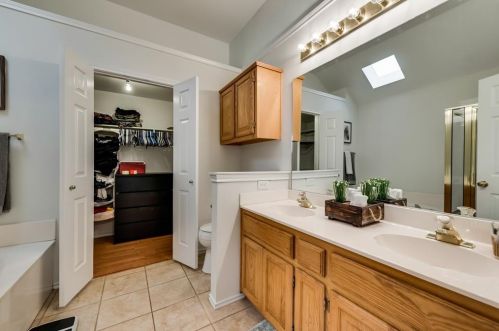 2225 Chapman Dr, Carrollton TX 75010-4154 exterior