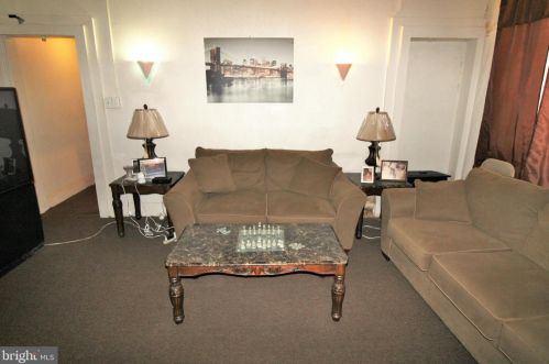 704 Chelten Ave, Philadelphia, PA 19126-3712