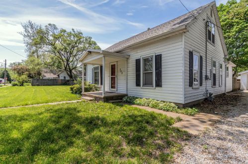 303 Stout St, Saint Joseph, IL 61873-9258