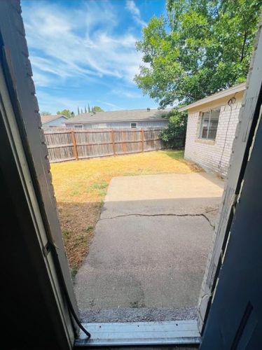 1622 Morrison Dr, Garland TX 75040-5925 exterior