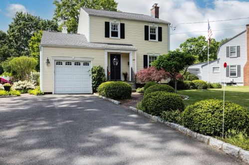 657 Bunker Hill Ave, Waterbury, CT 06708-1835