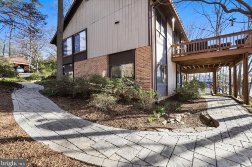 2007 Cutwater Ct, Herndon, VA 20191-3603