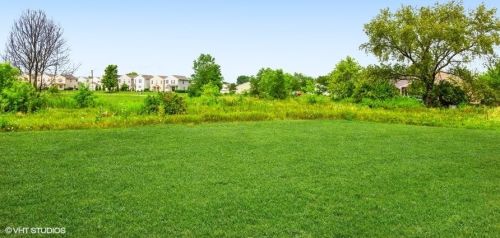 329 Country Brook Ln, Alden, IL 60033-7807