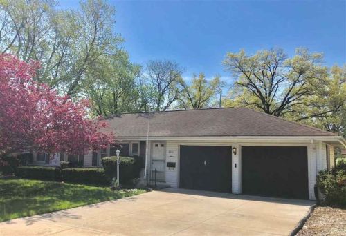 2510 Westport Rd, Peoria, IL 61615-4110