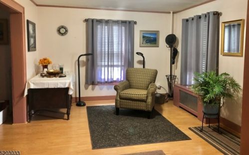 8 Walnut St, Wantage, NJ 07461-2535