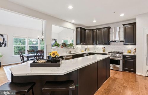 10918 Cedar Oaks Ln, Columbia, MD 21044-1140