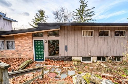 43 Shore Rd, Andover, NJ 07821-2240