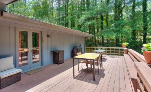 4693 Rivercliff Dr, Lilburn GA  30047-4736 exterior