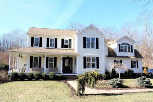 16 Oak Hills Trl, Gales Ferry, CT 06339-1234