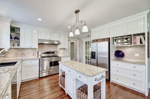 7000 Hunters Br Dr, Atlanta GA  30328-1718 exterior