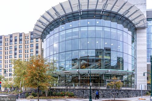 930 Wayne Ave, Silver Spring MD  20910-4429 exterior