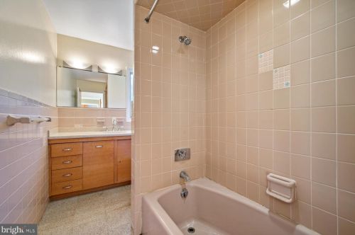 36 Bear Brook Rd, Princeton NJ  08540-6216 exterior