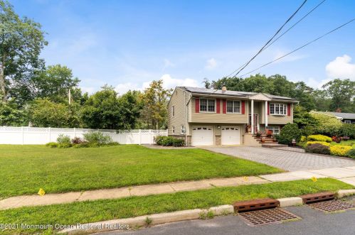 81 Western Dr, Wall Township, NJ 07731-2727