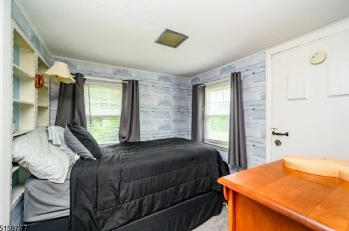 6 Dogwood Ln, Princeton NJ  08540-8439 exterior