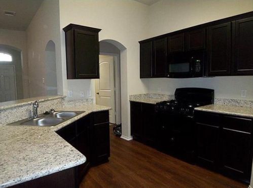 117 Brookside Dr, Huntsville TX  77320-2068 exterior