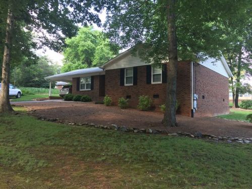 1423 Plantation Cir, Asheboro, NC 27205-7063