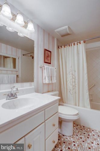 54 Valleybrook Dr, Lancaster PA  17601-4612 exterior